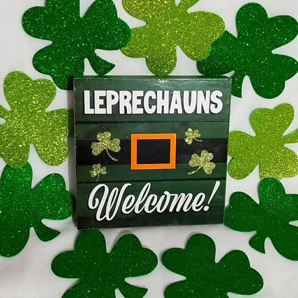 🍀NEW "Leprechauns Welcome" Distressed Wood Home Decor